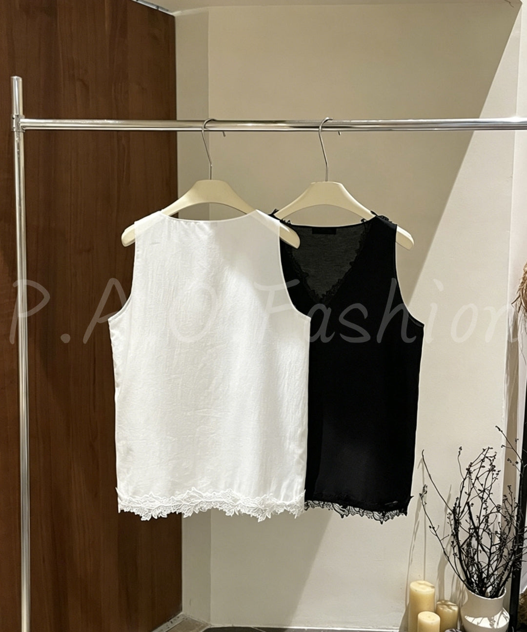 Lace Trim V-Neck Tencel Linen-Blend Top[Available Now]