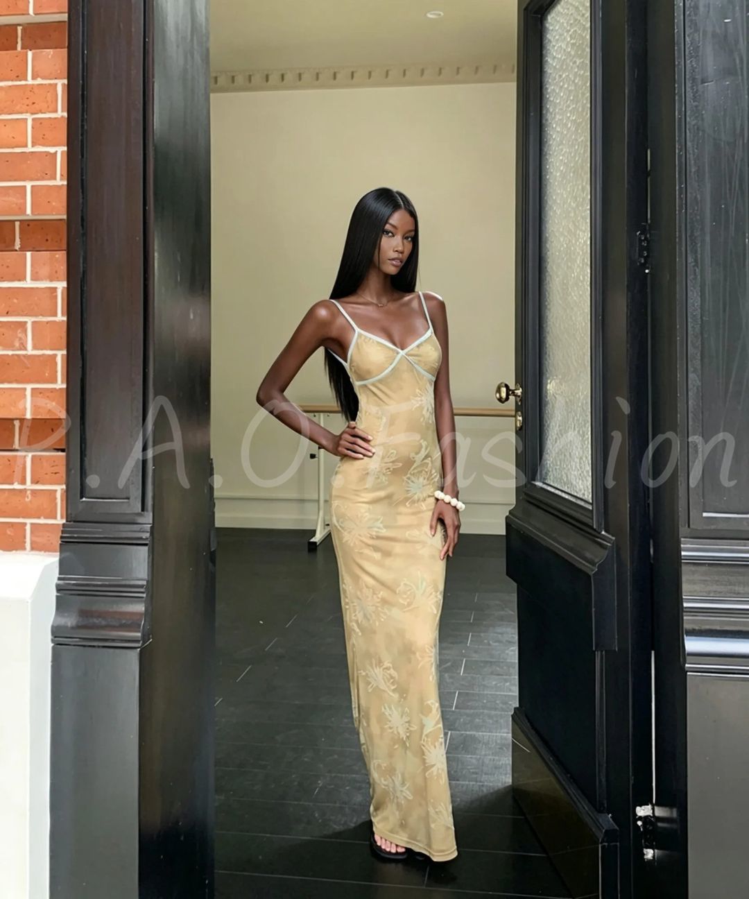 Vintage Floral Open-Back Mermaid Maxi Dress