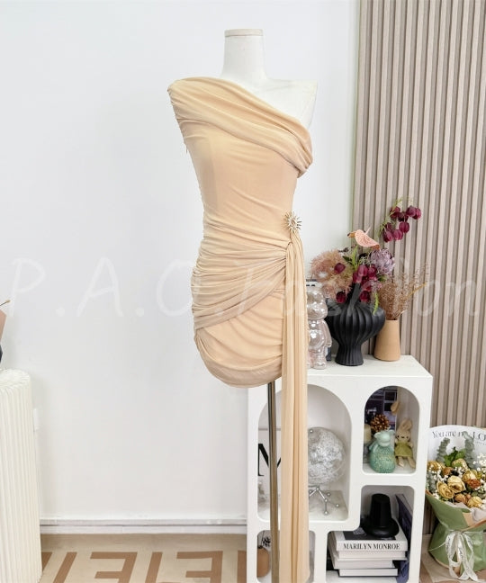 One-Shoulder Ruched Bodycon Mini Dress[Available Now]