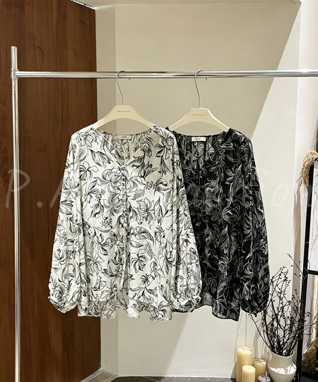 Floral V-Neck Relaxed Blouse[Available Now]