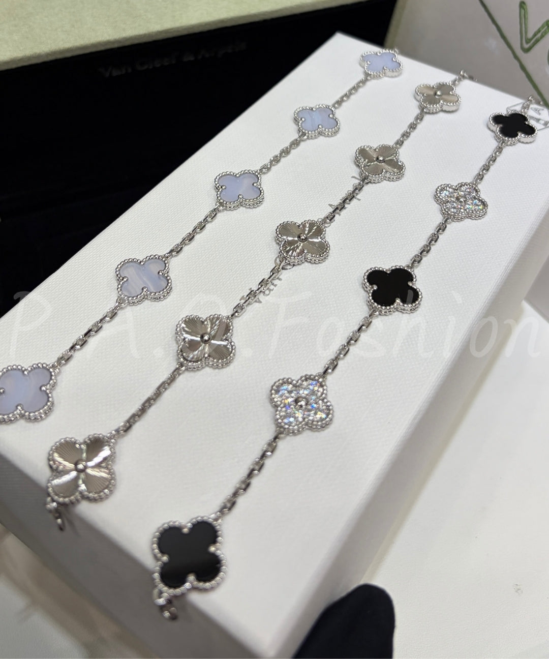 Clover Motif Five-Flower Bracelet