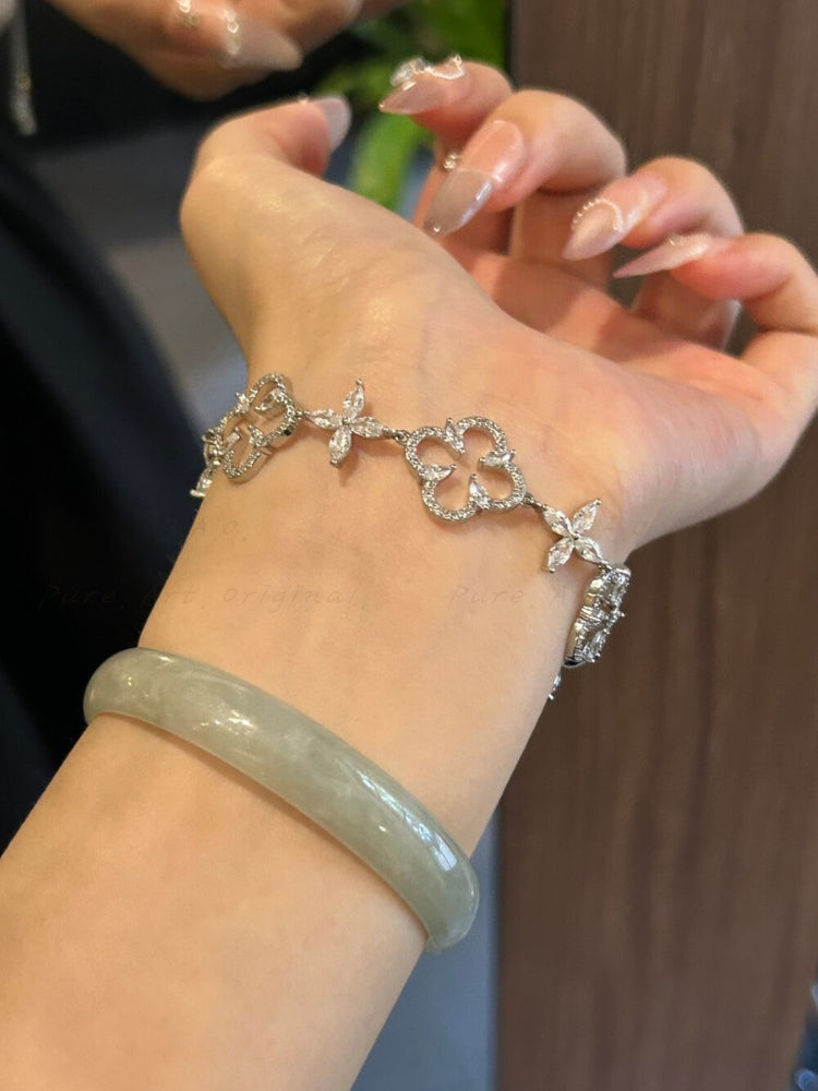 Hollow Four-Leaf Clover Bracelet