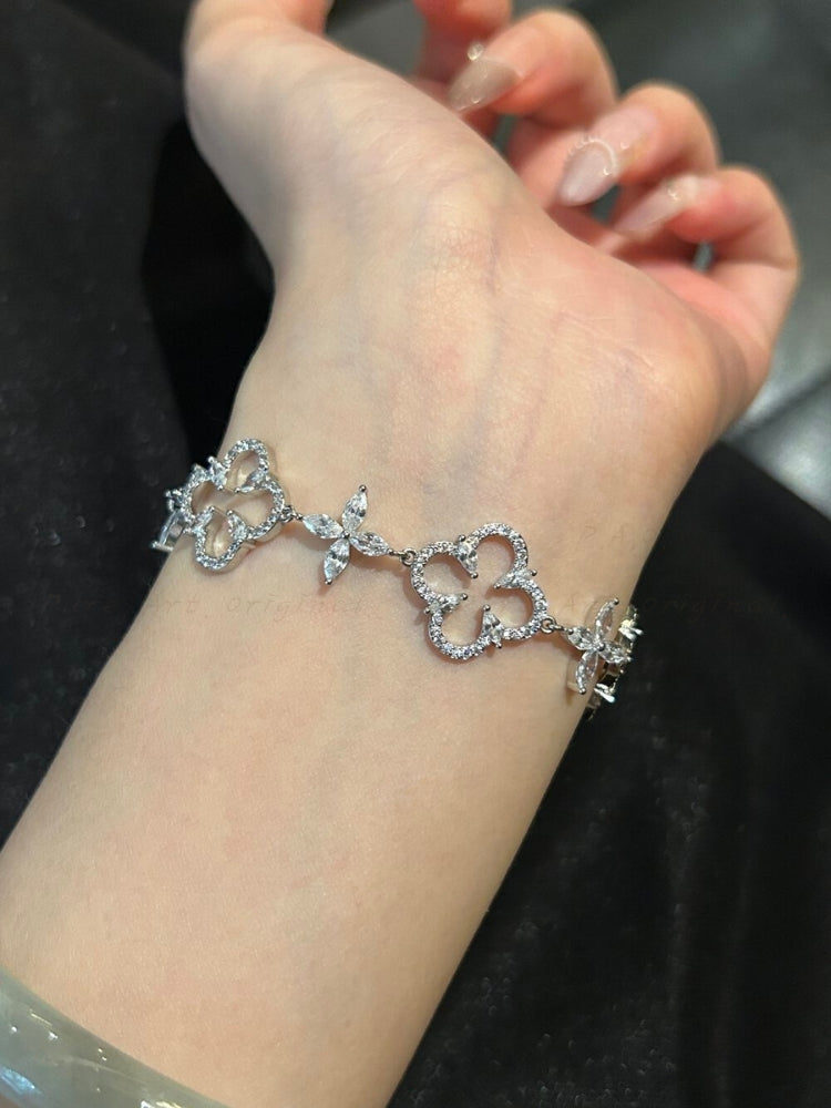 Hollow Four-Leaf Clover Bracelet