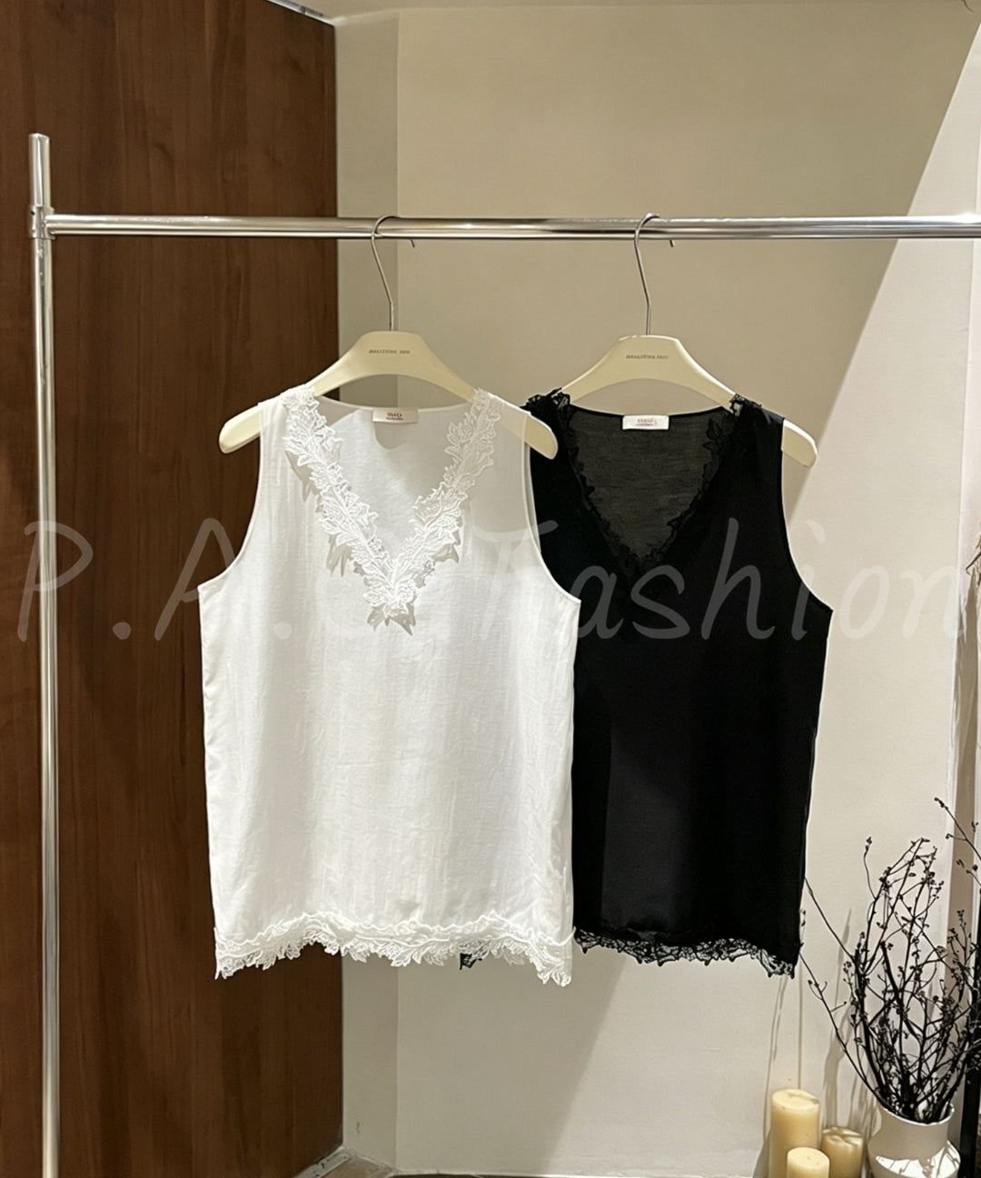 Lace Trim V-Neck Tencel Linen-Blend Top[Available Now]