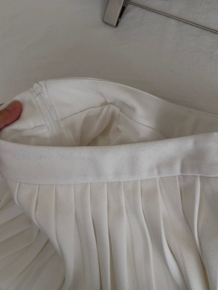 Contrast Off-Shoulder Halter Top & Pleated Skirt Set