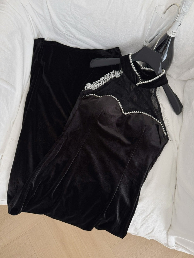 Lace Panel Velvet Midi Dress