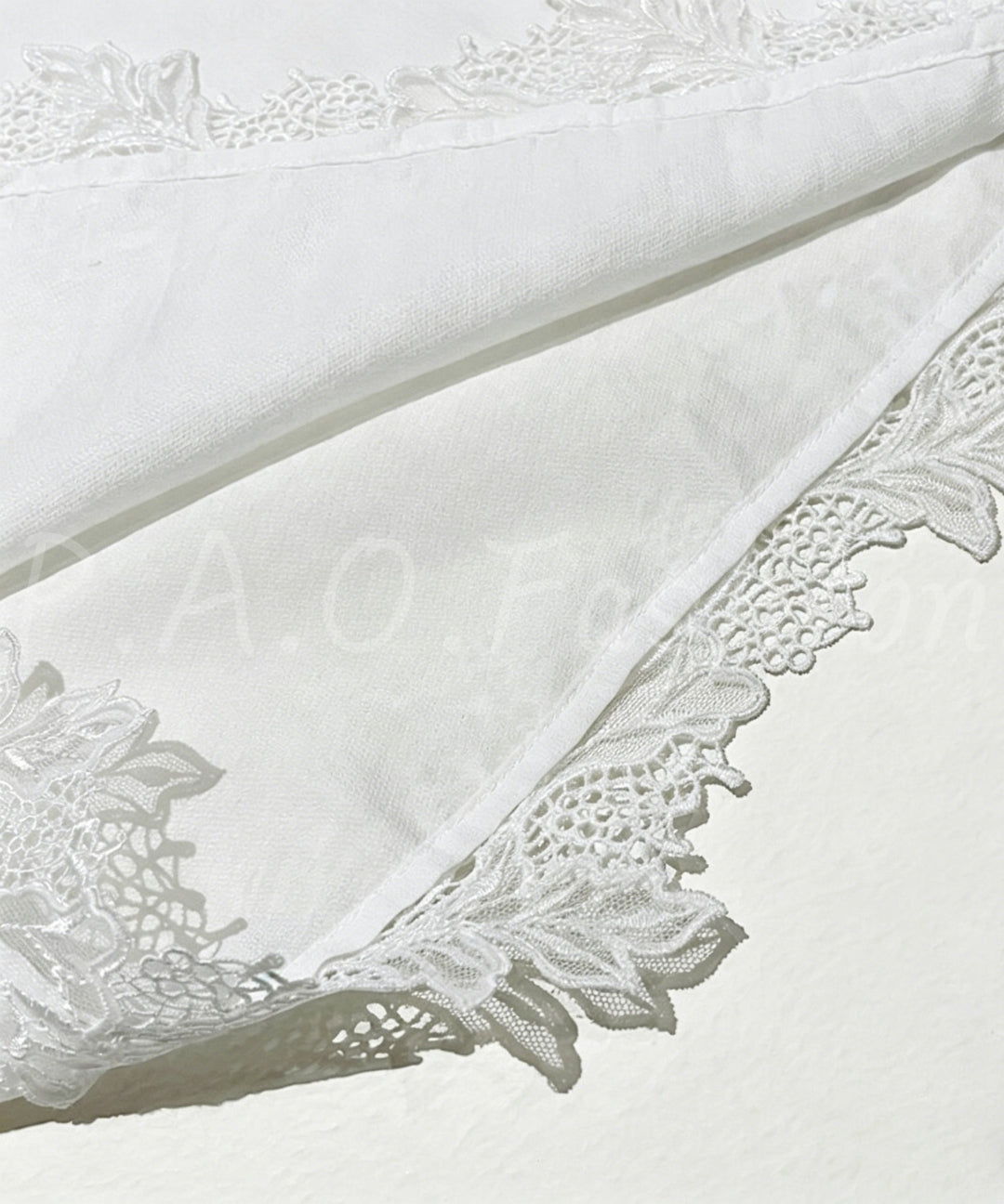 Lace Trim V-Neck Tencel Linen-Blend Top[Available Now]