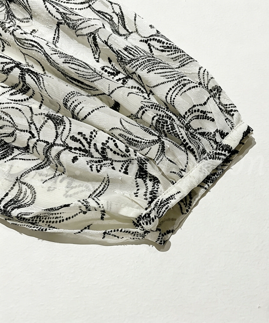 Floral V-Neck Relaxed Blouse[Available Now]