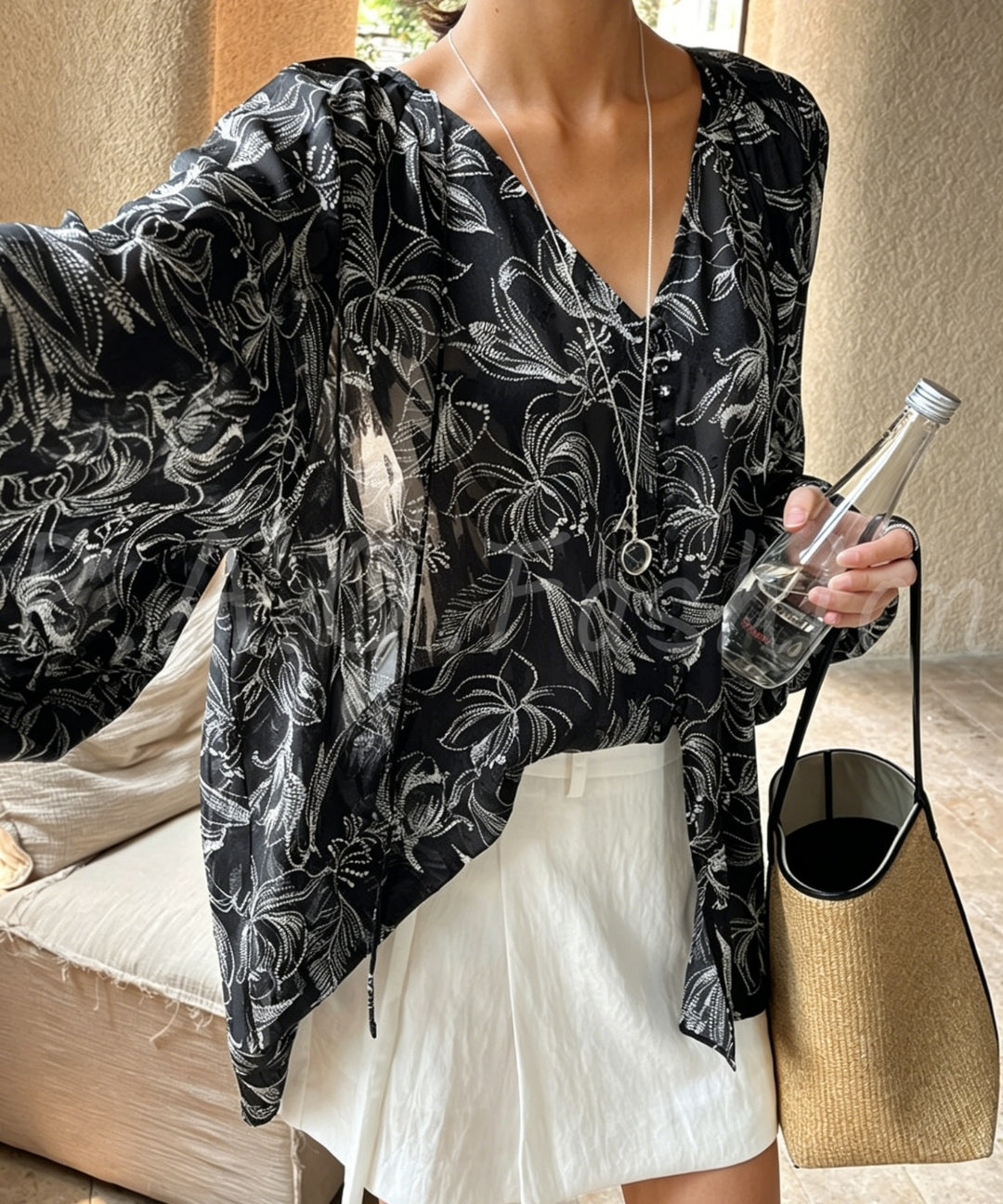 Floral V-Neck Relaxed Blouse[Available Now]