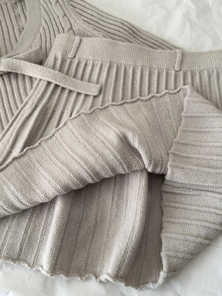 Autumn Grace – Bow Knit & Pleated Skirt Set