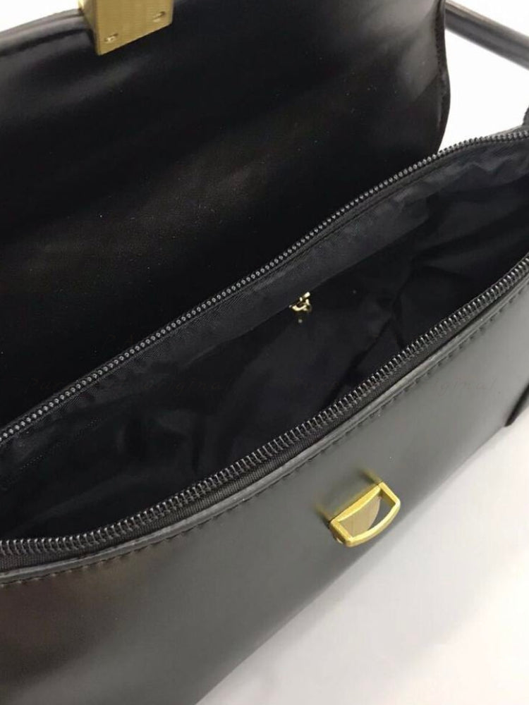 Chic & Versatile Baguette Shoulder Bag