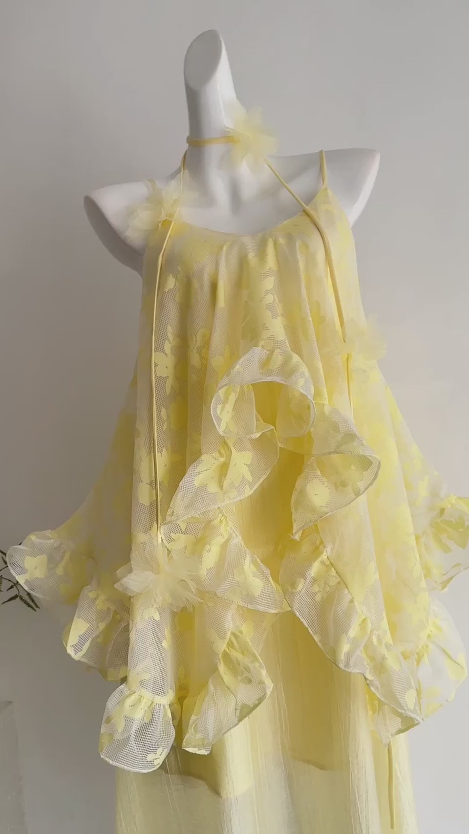 RUFFLED HALTER MAXI DRESS